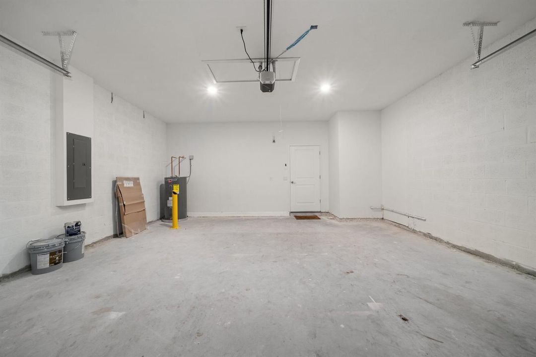 interior - garage 2