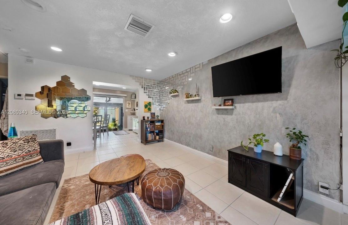 En Venta: $460,000 (3 camas, 2 baños, 1378 Pies cuadrados)