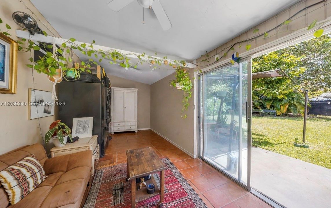 En Venta: $460,000 (3 camas, 2 baños, 1378 Pies cuadrados)