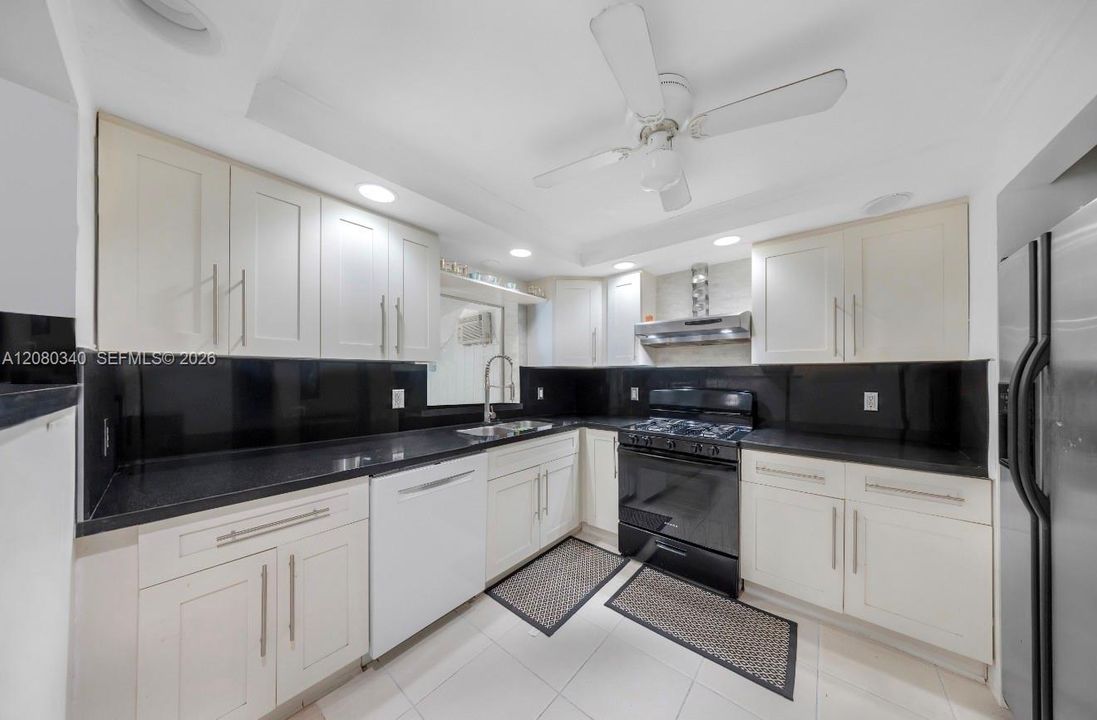En Venta: $460,000 (3 camas, 2 baños, 1378 Pies cuadrados)