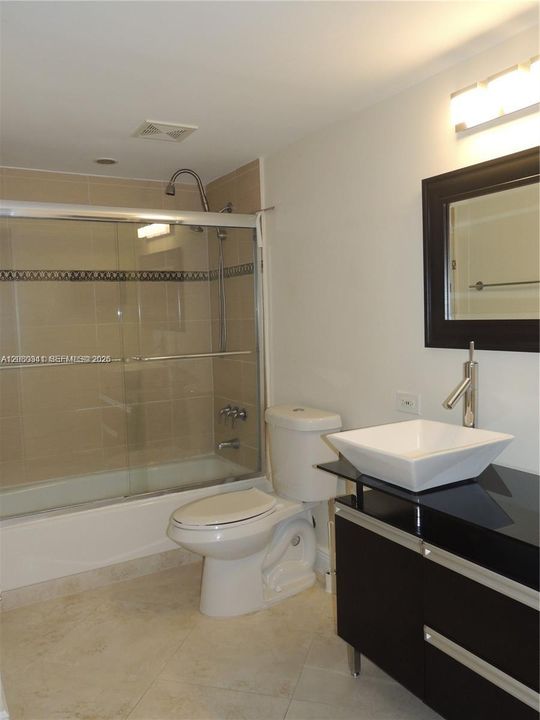 На продажу: $199,500 (2 спален, 2 ванн, 994 Квадратных фут)