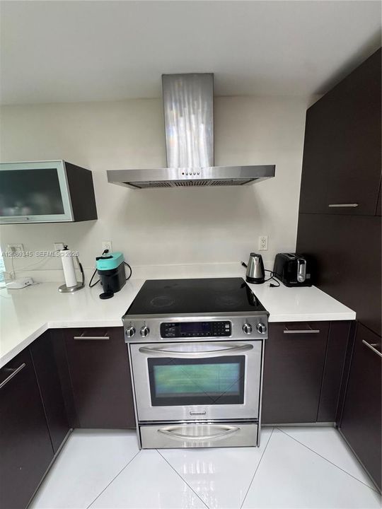 For Sale: $750,000 (3 beds, 2 baths, 1447 Square Feet)