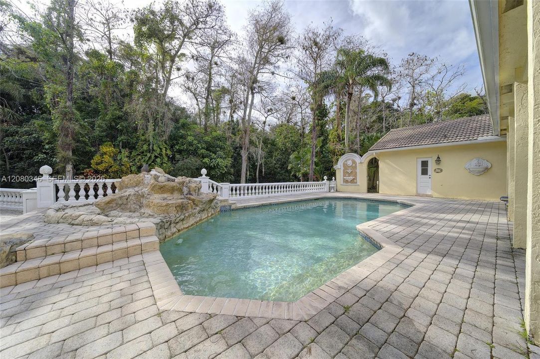 For Sale: $1,250,000 (5 beds, 3 baths, 4670 Square Feet)