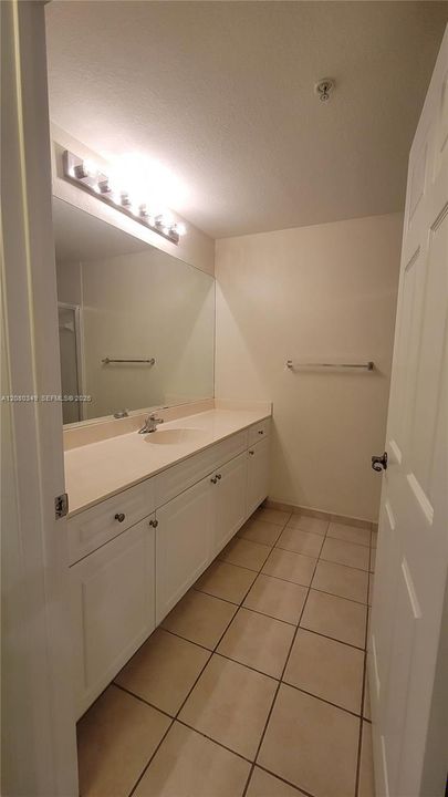 For Rent: $2,600 (3 beds, 2 baths, 1316 Square Feet)