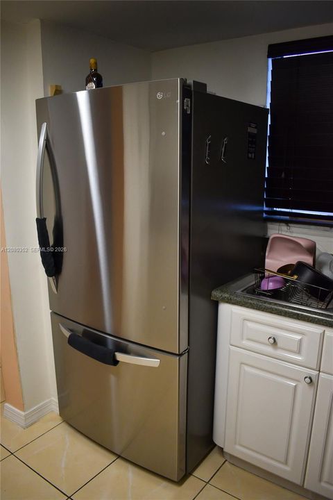 На продажу: $185,000 (1 спален, 1 ванн, 725 Квадратных фут)