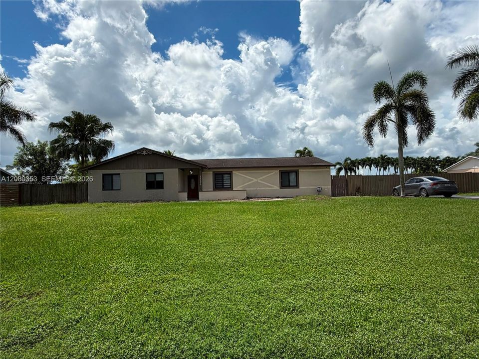 For Rent: $5,200 (4 beds, 2 baths, 1718 Square Feet)
