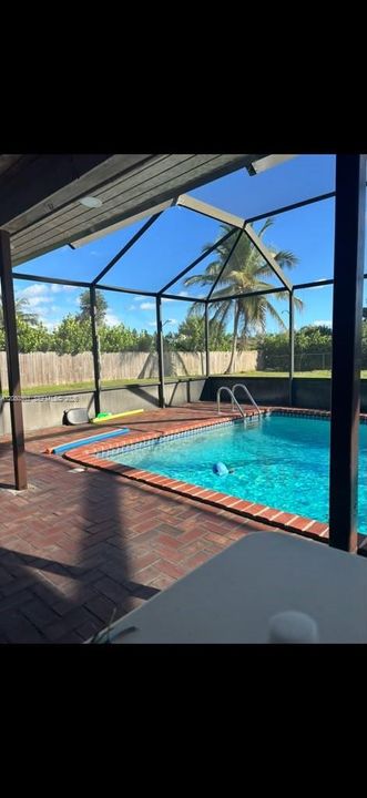 For Rent: $5,200 (4 beds, 2 baths, 1718 Square Feet)