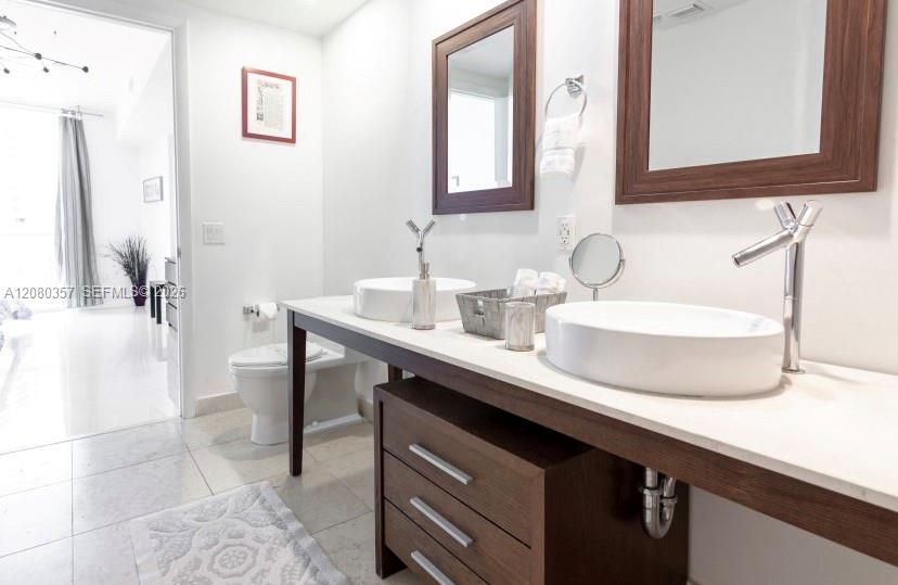 For Rent: $3,400 (1 beds, 1 baths, 842 Square Feet)