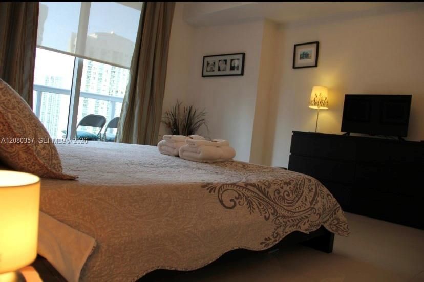 For Rent: $3,400 (1 beds, 1 baths, 842 Square Feet)