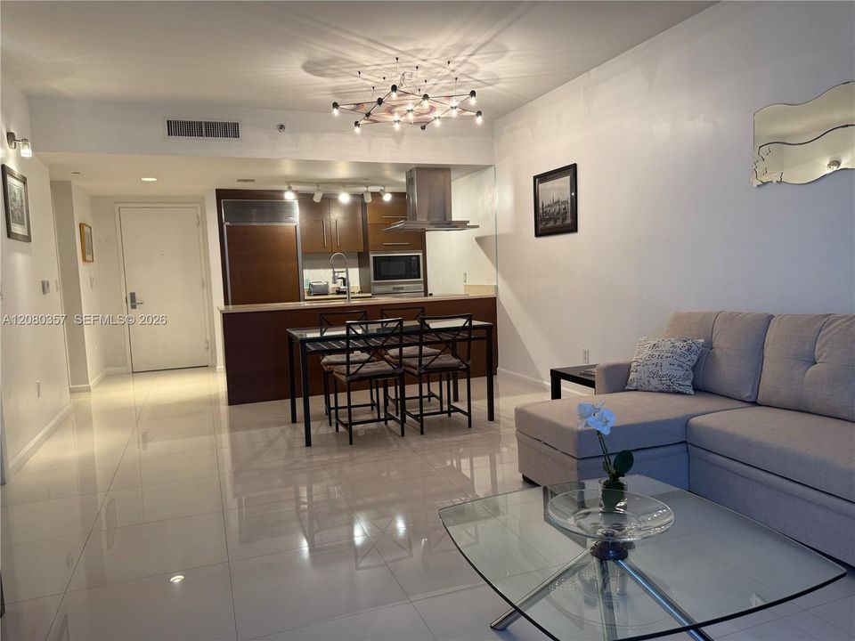 For Rent: $3,400 (1 beds, 1 baths, 842 Square Feet)