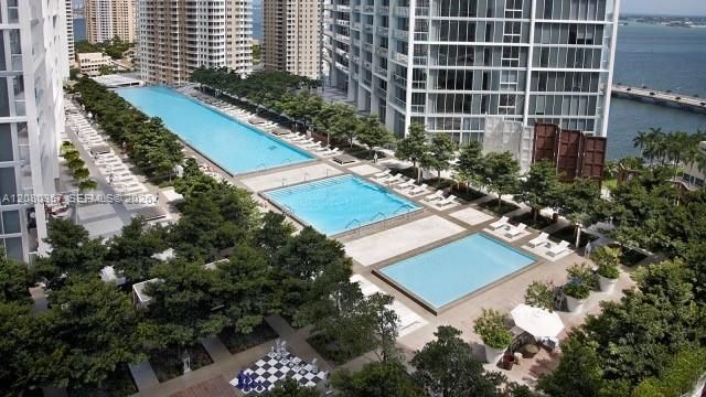 For Rent: $3,400 (1 beds, 1 baths, 842 Square Feet)