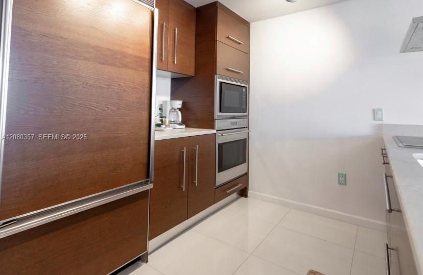 For Rent: $3,400 (1 beds, 1 baths, 842 Square Feet)