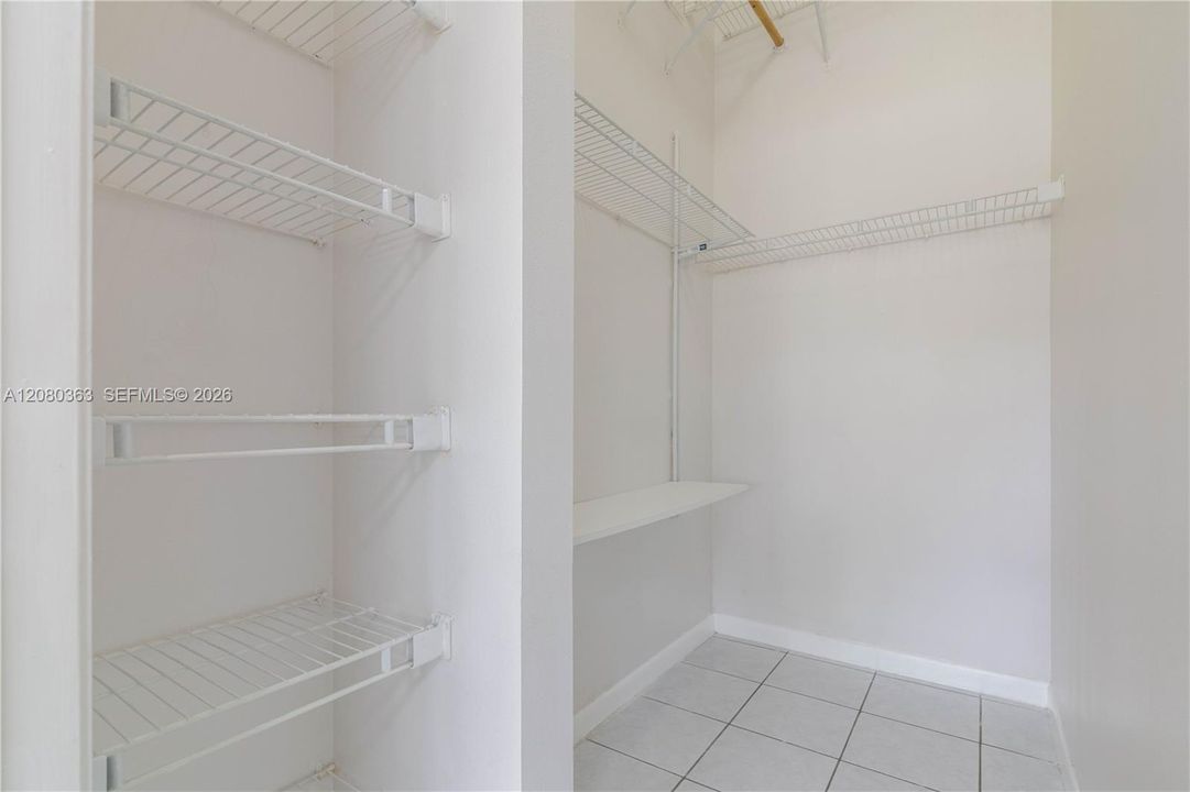 For Sale: $525,000 (3 beds, 2 baths, 1240 Square Feet)