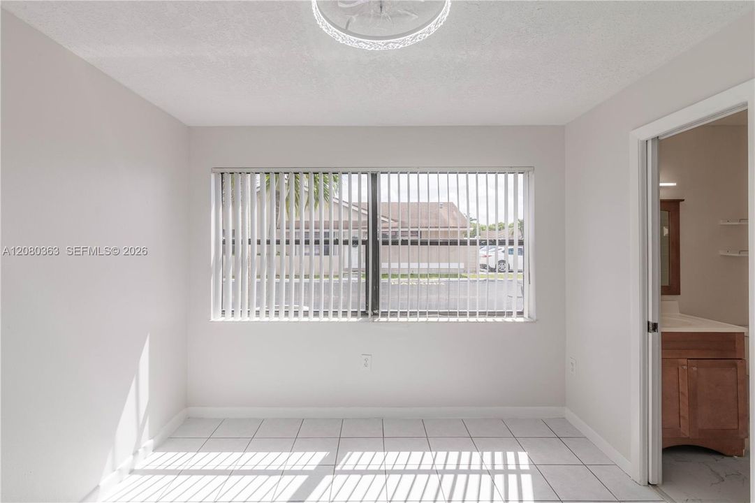 For Sale: $525,000 (3 beds, 2 baths, 1240 Square Feet)