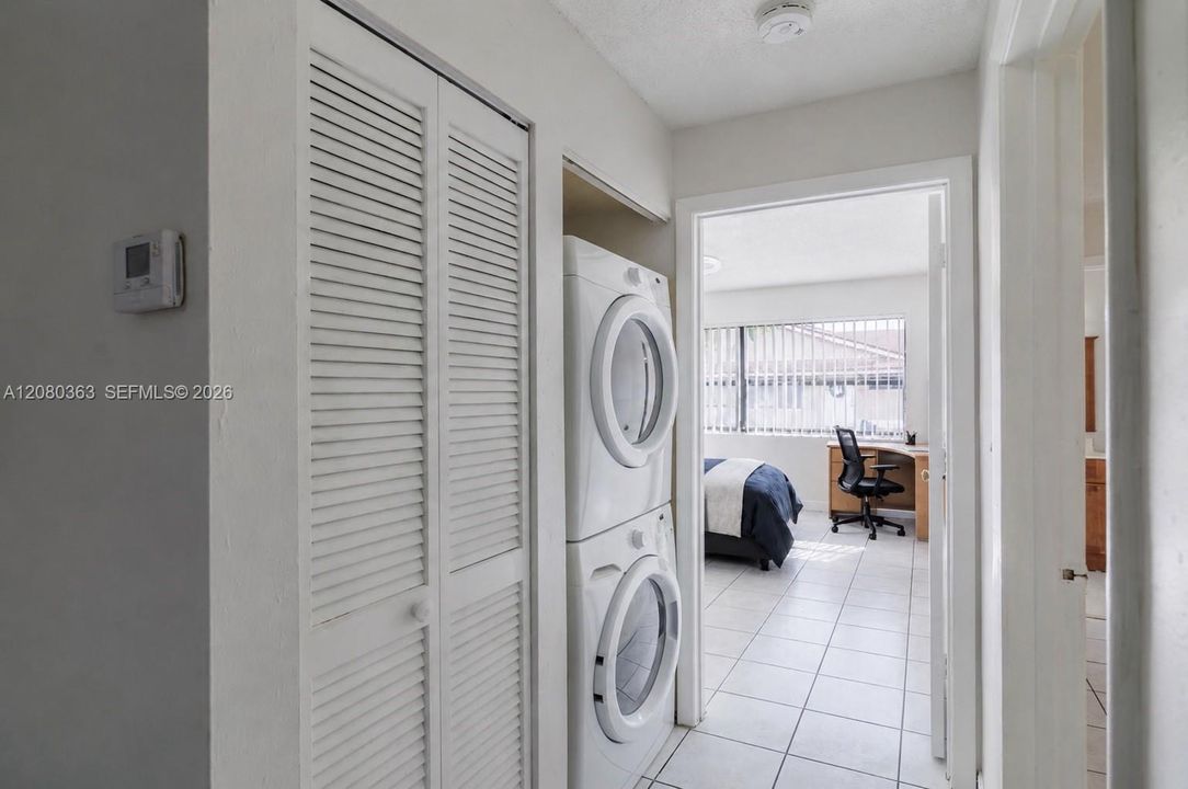 For Sale: $525,000 (3 beds, 2 baths, 1240 Square Feet)