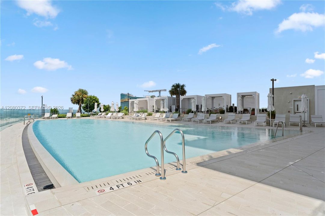 For Rent: $20,000 (3 beds, 3 baths, 2422 Square Feet)