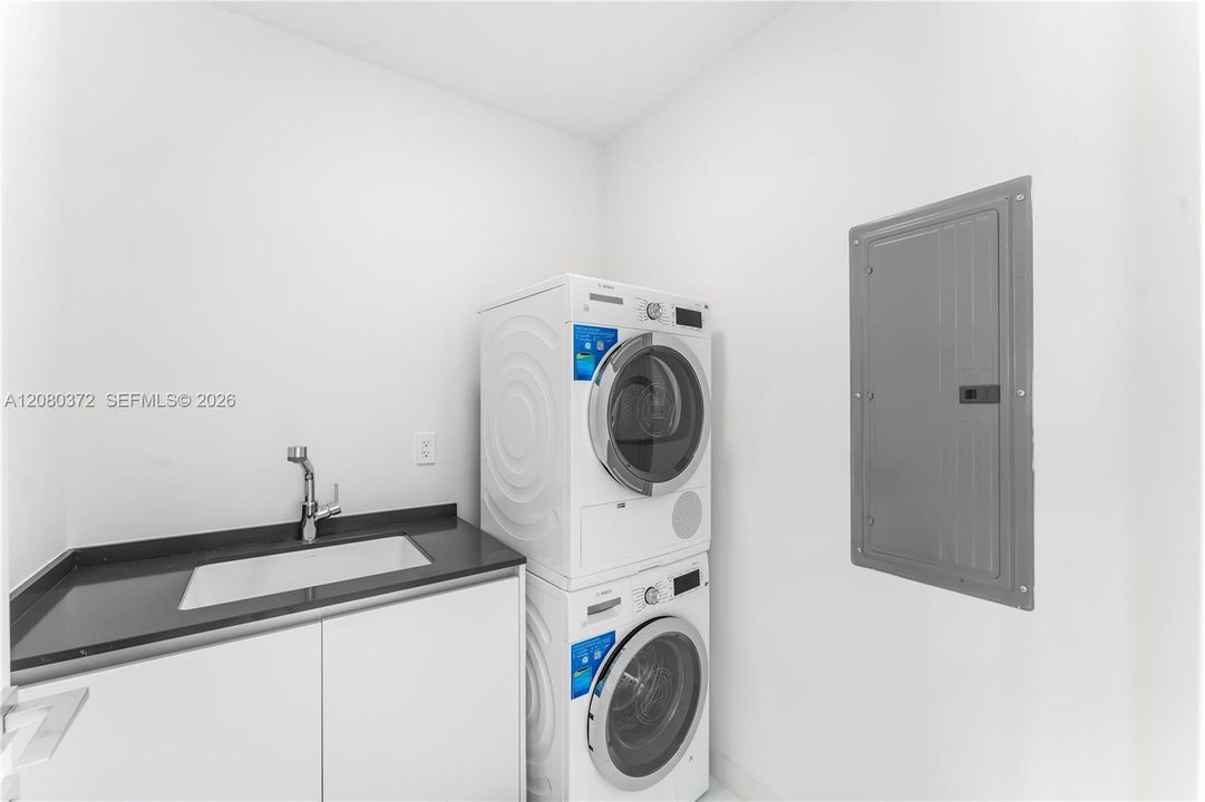 For Rent: $20,000 (3 beds, 3 baths, 2422 Square Feet)
