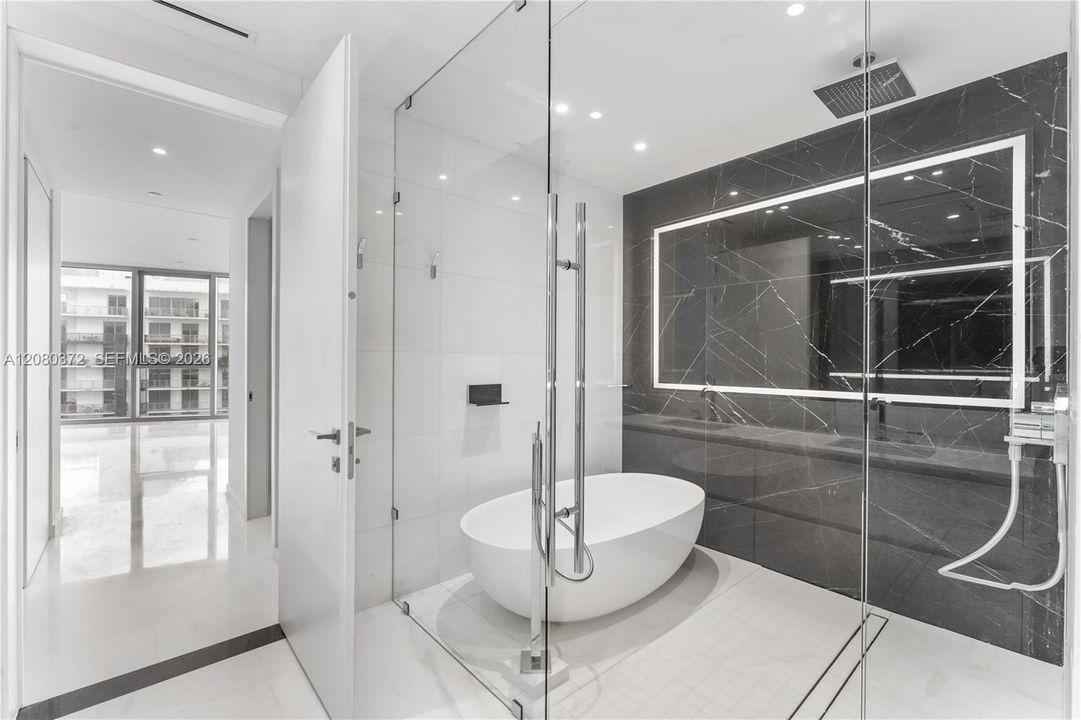 For Rent: $20,000 (3 beds, 3 baths, 2422 Square Feet)