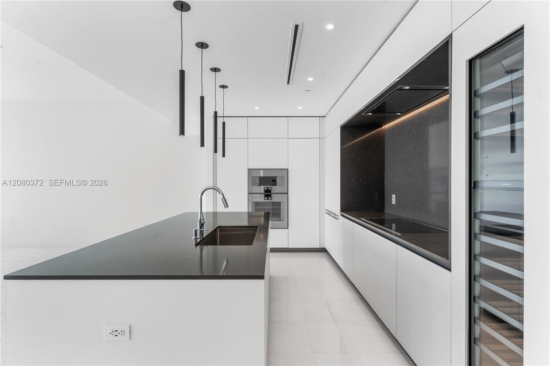 For Rent: $20,000 (3 beds, 3 baths, 2422 Square Feet)