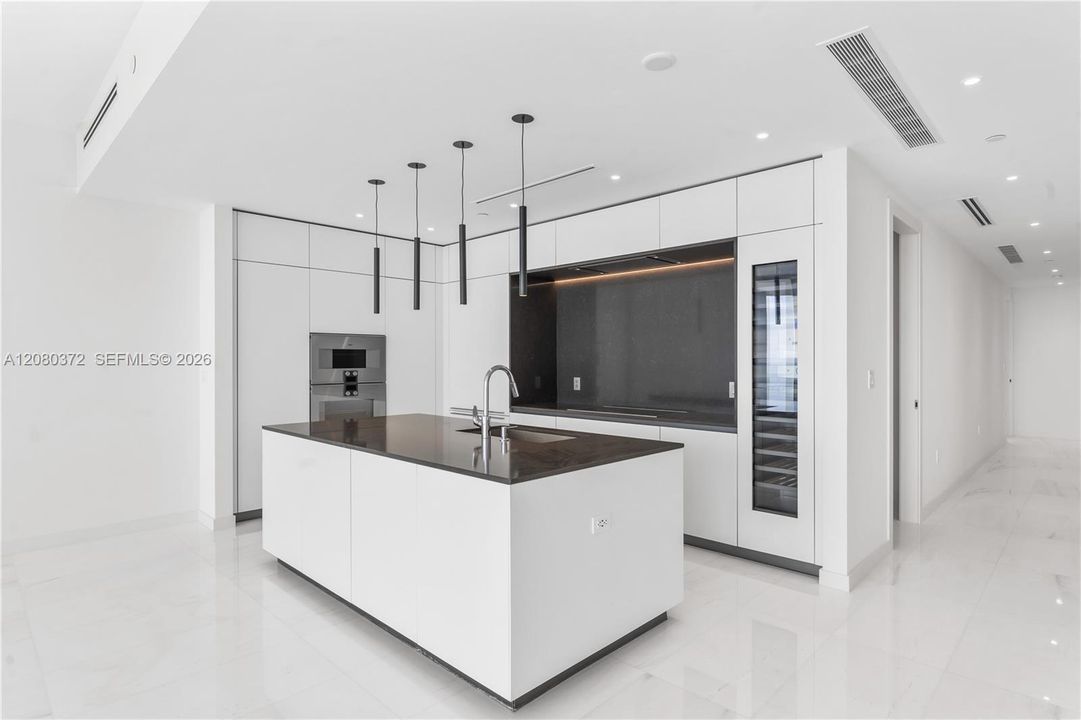 For Rent: $20,000 (3 beds, 3 baths, 2422 Square Feet)