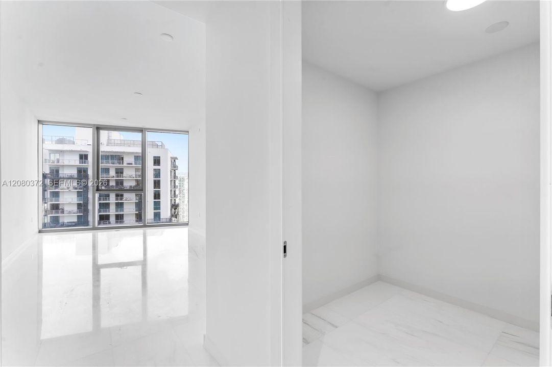 For Rent: $20,000 (3 beds, 3 baths, 2422 Square Feet)