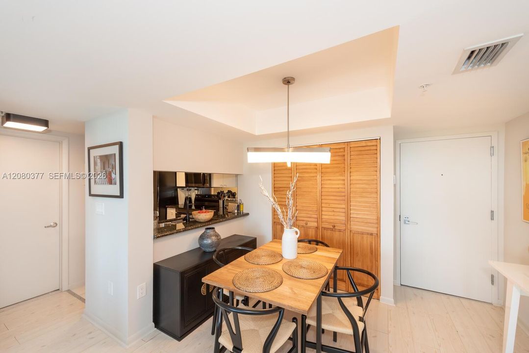 For Sale: $535,000 (1 beds, 1 baths, 746 Square Feet)