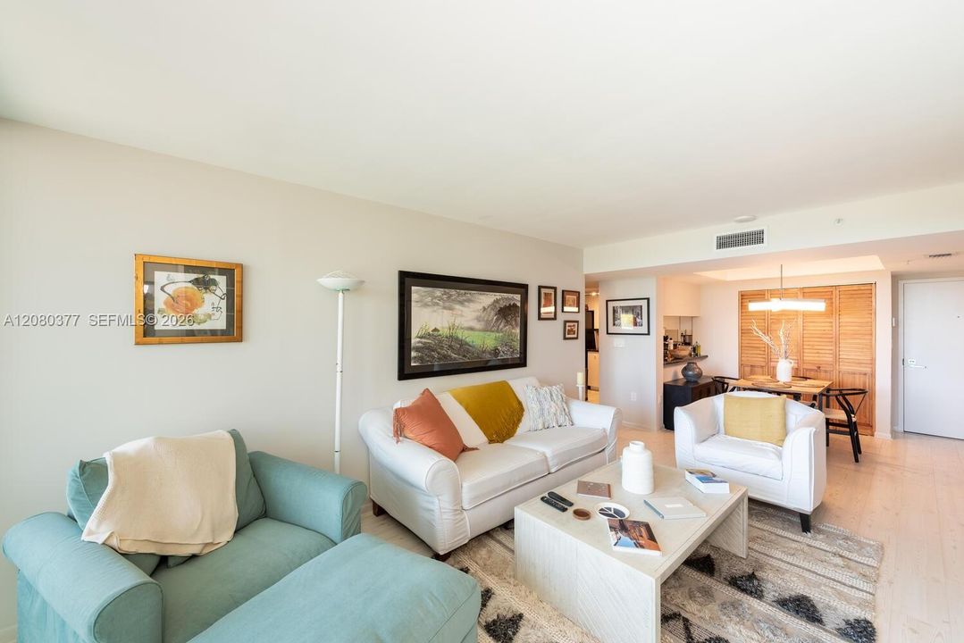 For Sale: $535,000 (1 beds, 1 baths, 746 Square Feet)