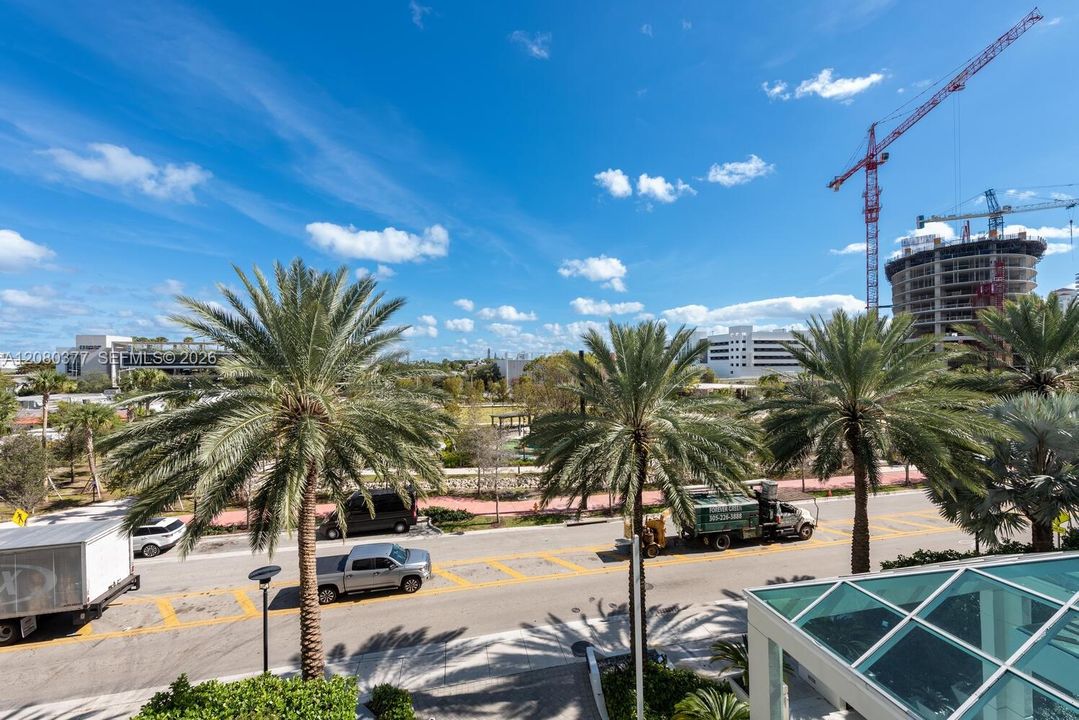 For Sale: $535,000 (1 beds, 1 baths, 746 Square Feet)
