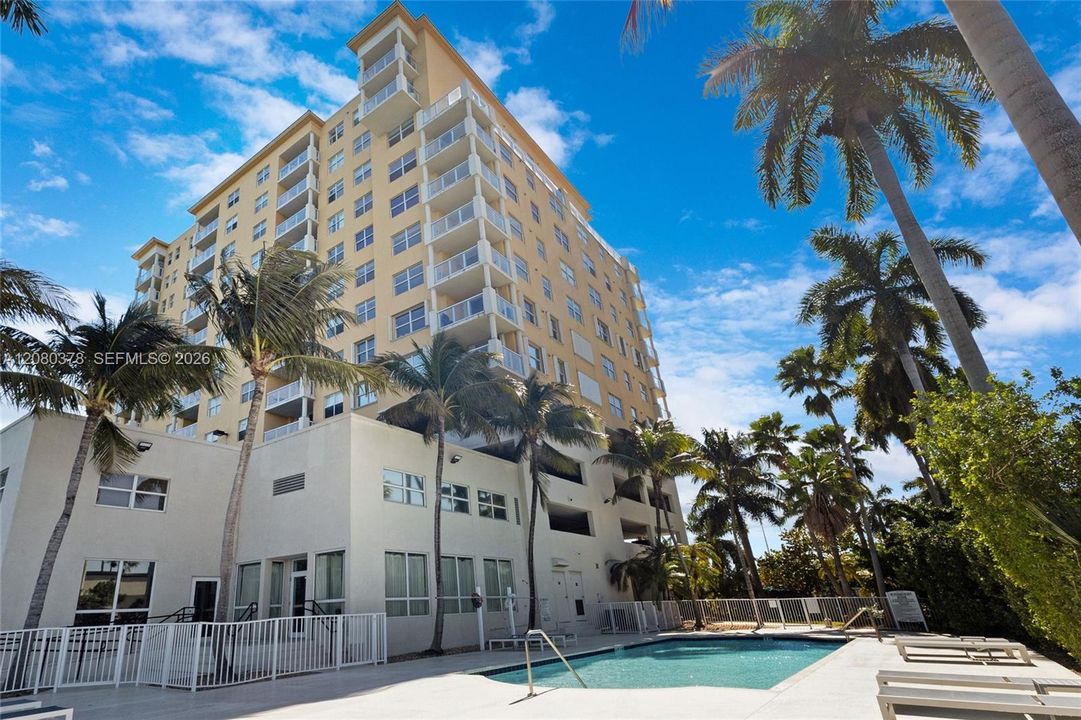 For Rent: $3,500 (1 beds, 1 baths, 932 Square Feet)