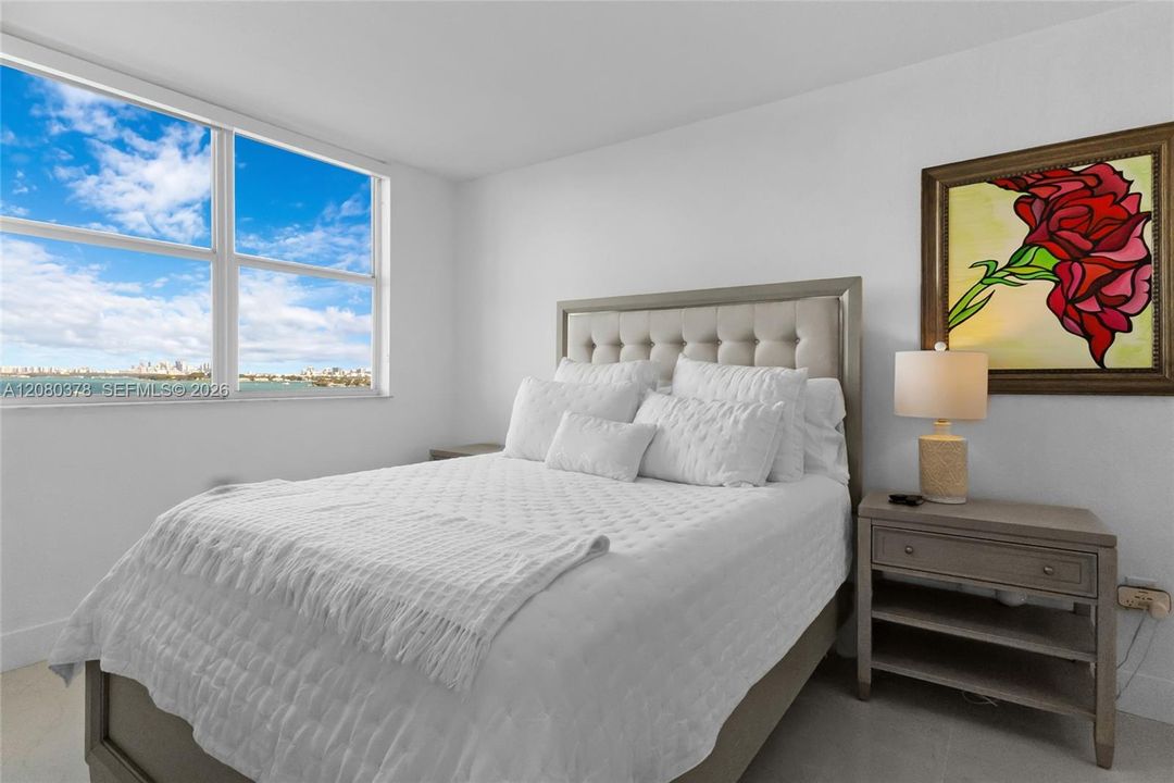 For Rent: $3,500 (1 beds, 1 baths, 932 Square Feet)