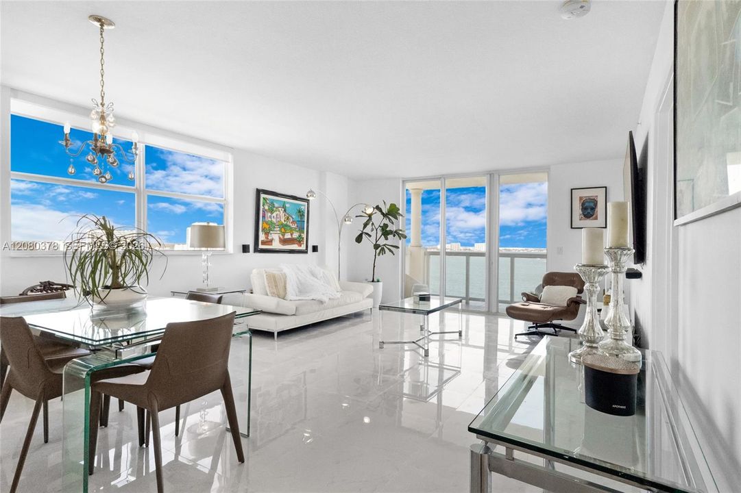 For Rent: $3,500 (1 beds, 1 baths, 932 Square Feet)