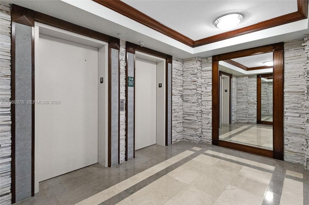 For Rent: $3,500 (1 beds, 1 baths, 932 Square Feet)
