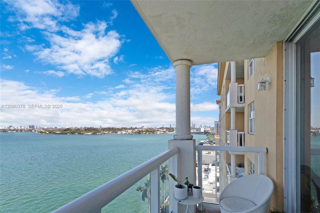 For Rent: $3,500 (1 beds, 1 baths, 932 Square Feet)
