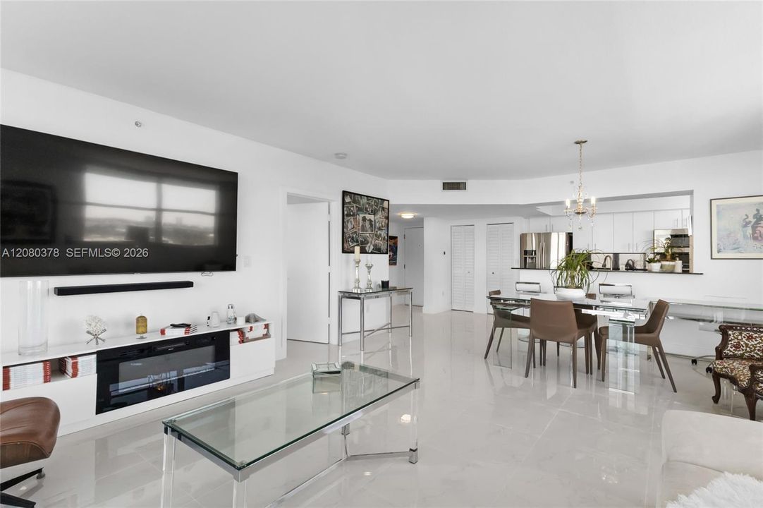 For Rent: $3,500 (1 beds, 1 baths, 932 Square Feet)