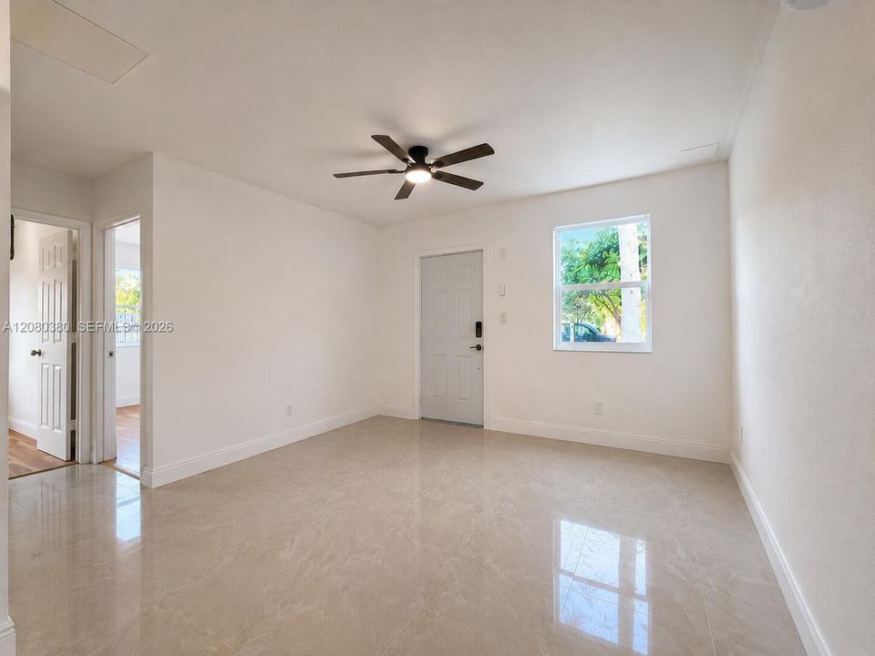 For Rent: $2,500 (2 beds, 1 baths, 567 Square Feet)