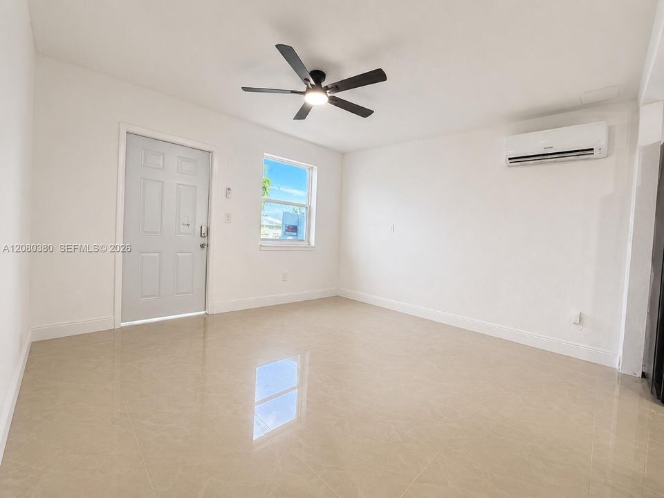 For Rent: $2,500 (2 beds, 1 baths, 567 Square Feet)