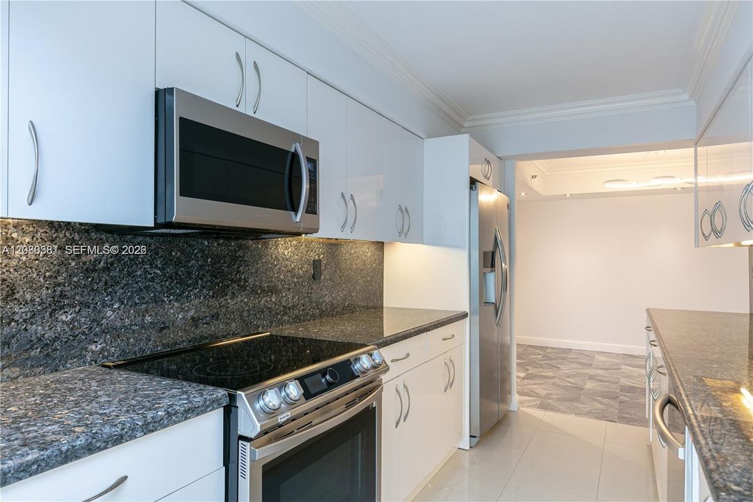 For Sale: $699,980 (2 beds, 2 baths, 1949 Square Feet)