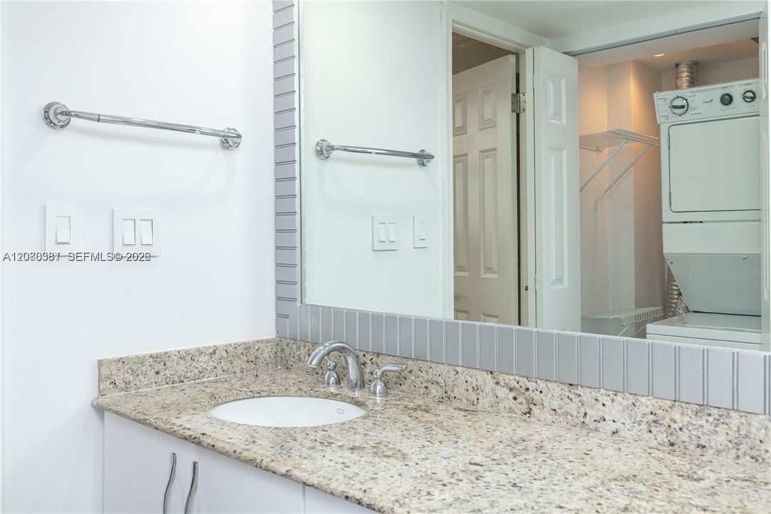 For Sale: $699,980 (2 beds, 2 baths, 1949 Square Feet)