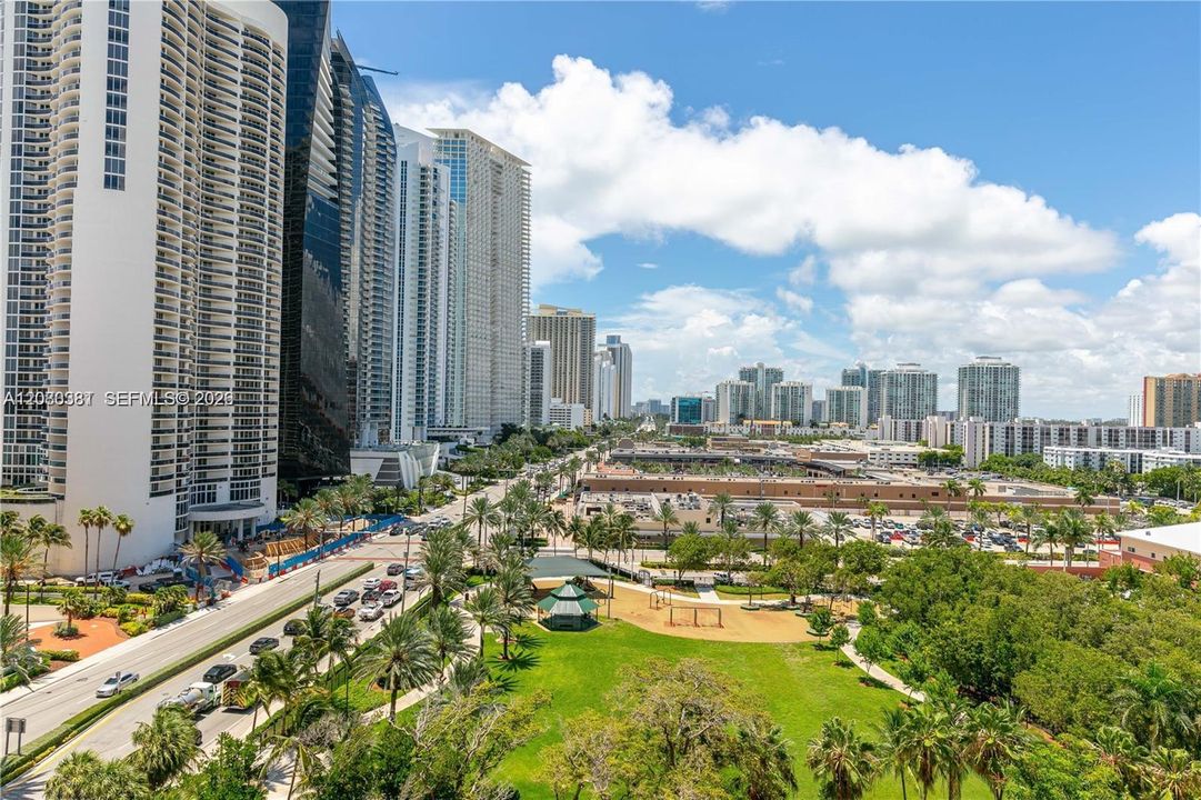 For Sale: $699,980 (2 beds, 2 baths, 1949 Square Feet)