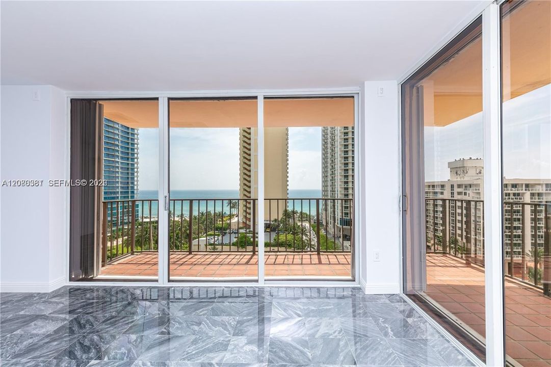 For Sale: $699,980 (2 beds, 2 baths, 1949 Square Feet)
