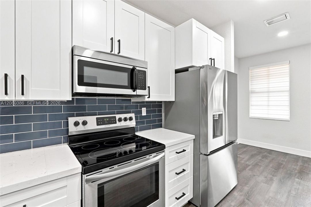 For Sale: $335,000 (3 beds, 2 baths, 1325 Square Feet)