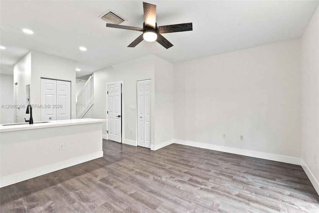 For Sale: $335,000 (3 beds, 2 baths, 1325 Square Feet)