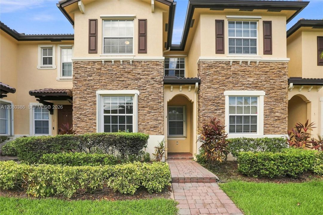 For Sale: $335,000 (3 beds, 2 baths, 1325 Square Feet)