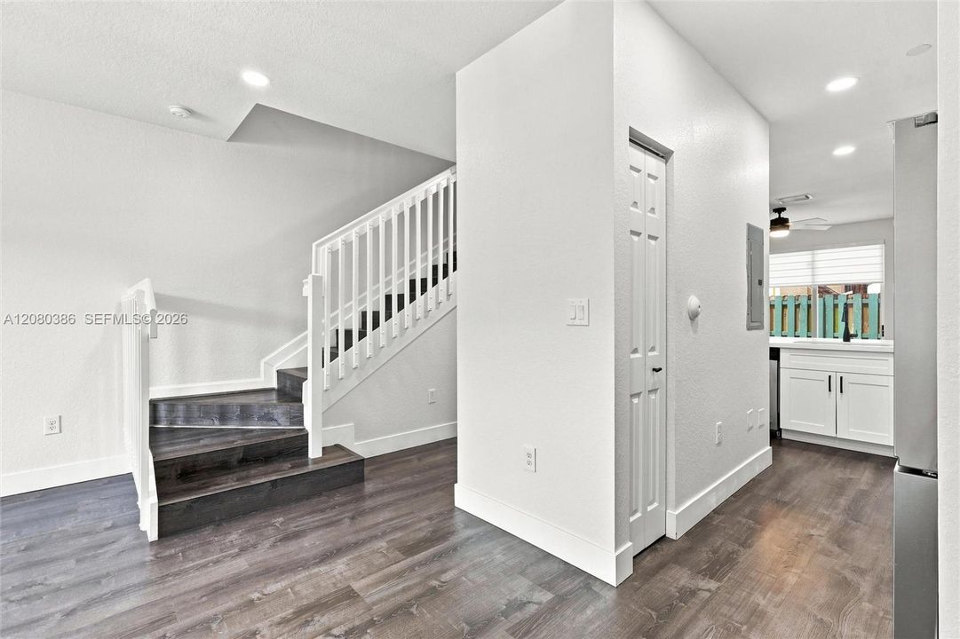 For Sale: $335,000 (3 beds, 2 baths, 1325 Square Feet)