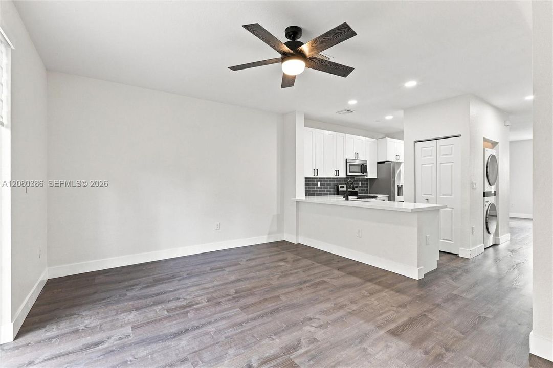 For Sale: $335,000 (3 beds, 2 baths, 1325 Square Feet)