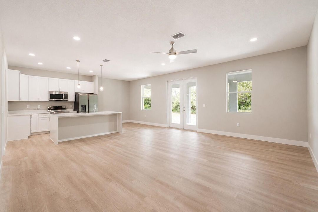 6 - Kitchen Family