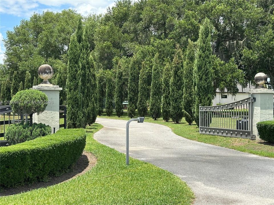 For Sale: $3,899,000 (4 beds, 4 baths, 3188 Square Feet)