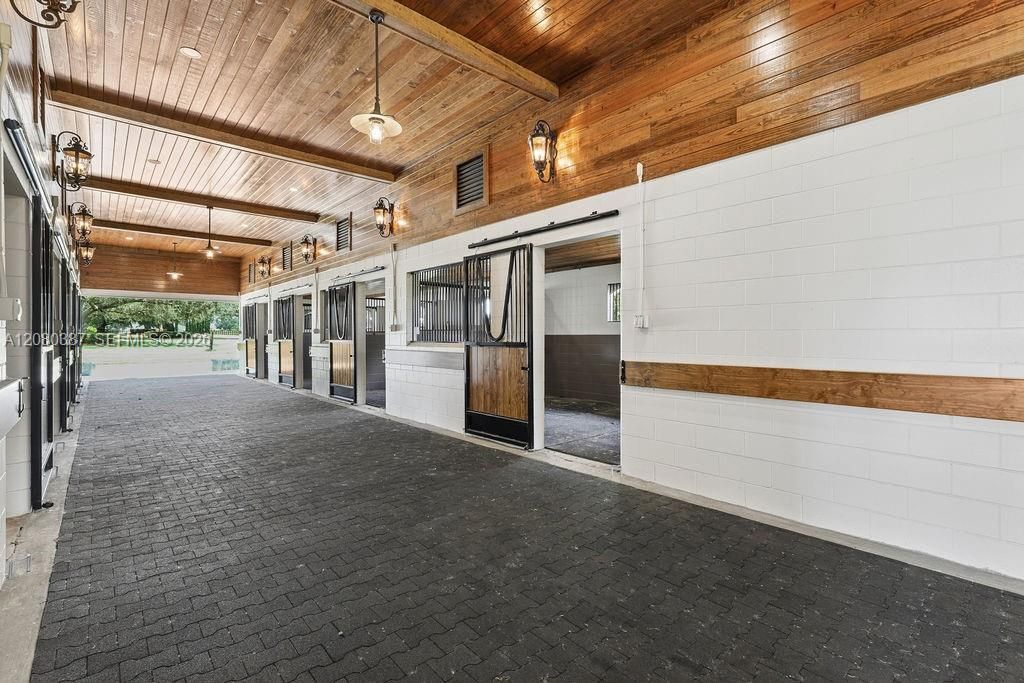 For Sale: $3,899,000 (4 beds, 4 baths, 3188 Square Feet)