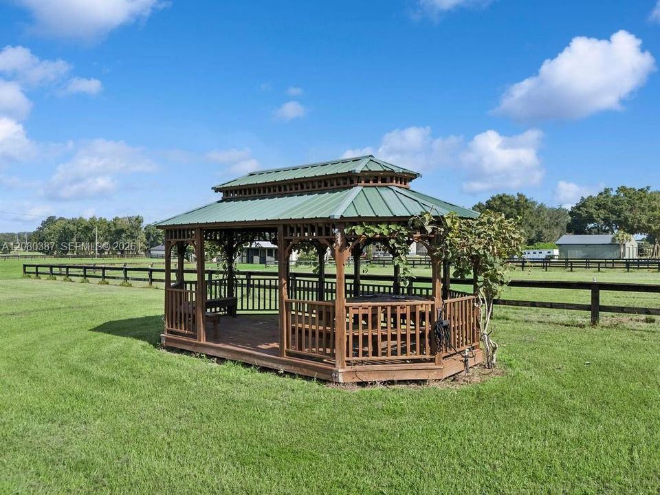 For Sale: $3,899,000 (4 beds, 4 baths, 3188 Square Feet)