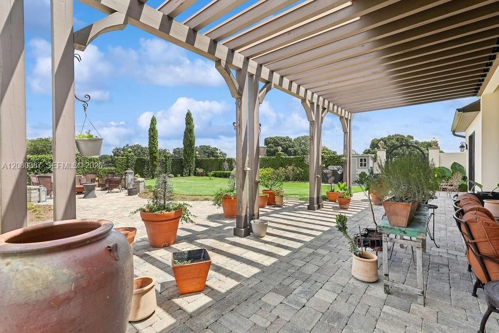 For Sale: $3,899,000 (4 beds, 4 baths, 3188 Square Feet)